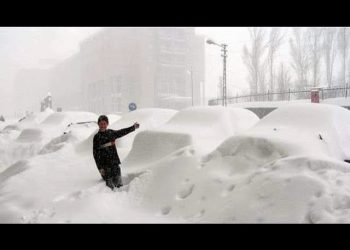 Pechino sotto una terribile tempesta di neve precocissima