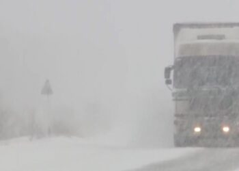 Enormi cumuli di neve in Kazakistan. Tempeste di neve eccezionali